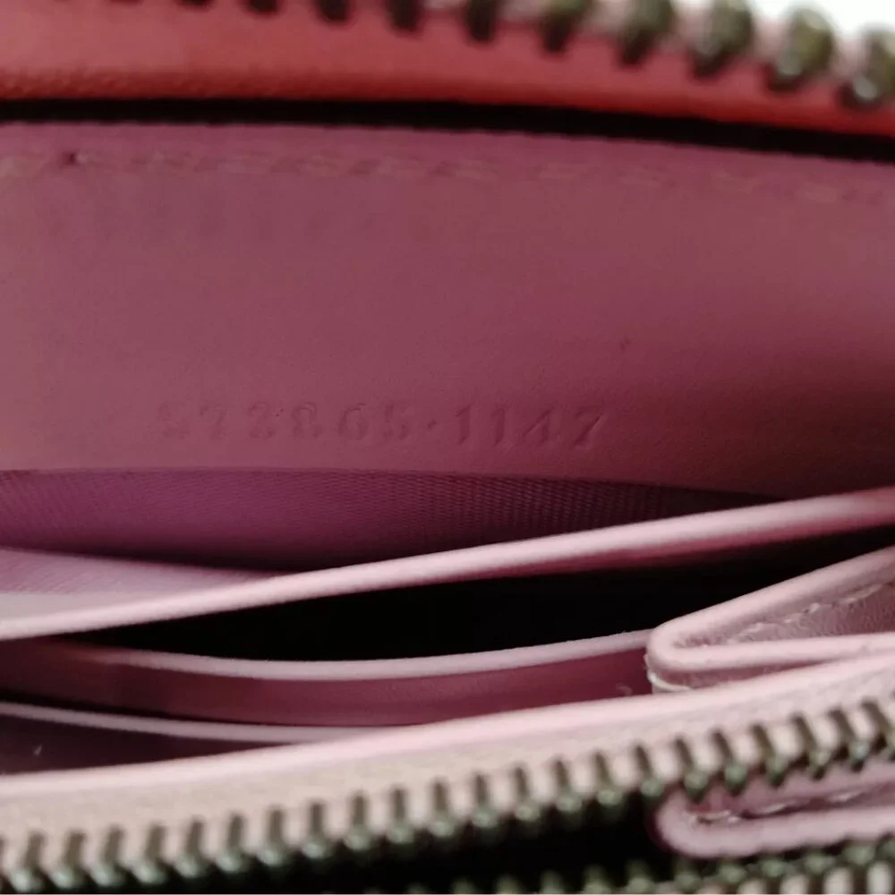 Gucci Supreme Strawberry Long Zip Wallet - Picture 8 of 9